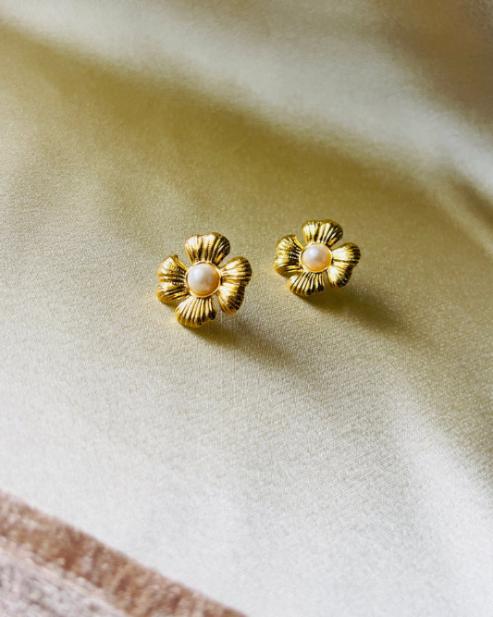 Flora Pearl Stud