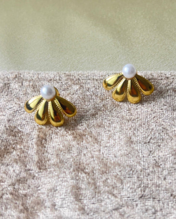 Petal Pearl Stud