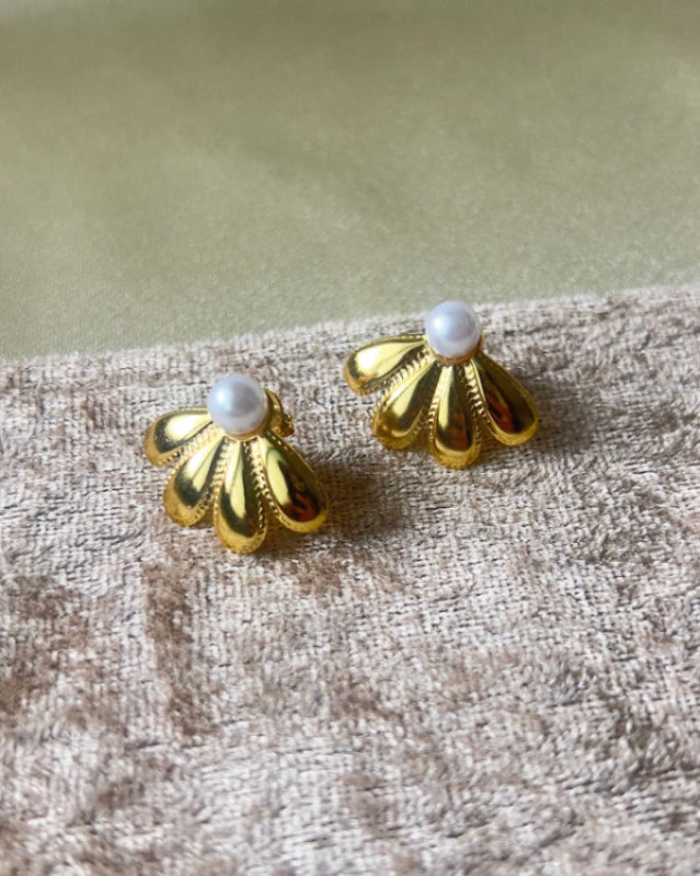 Petal Pearl Stud