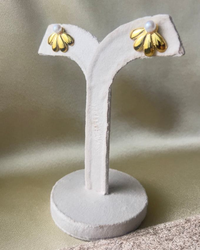 Petal Pearl Stud