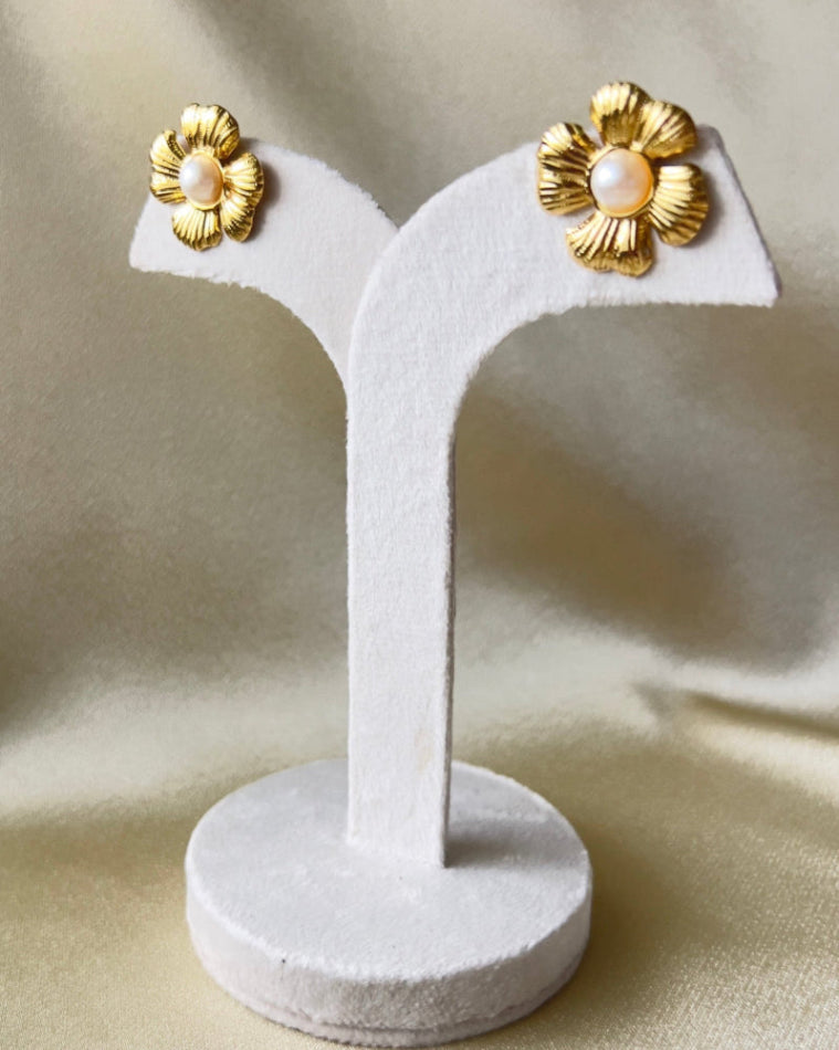 Flora Pearl Stud