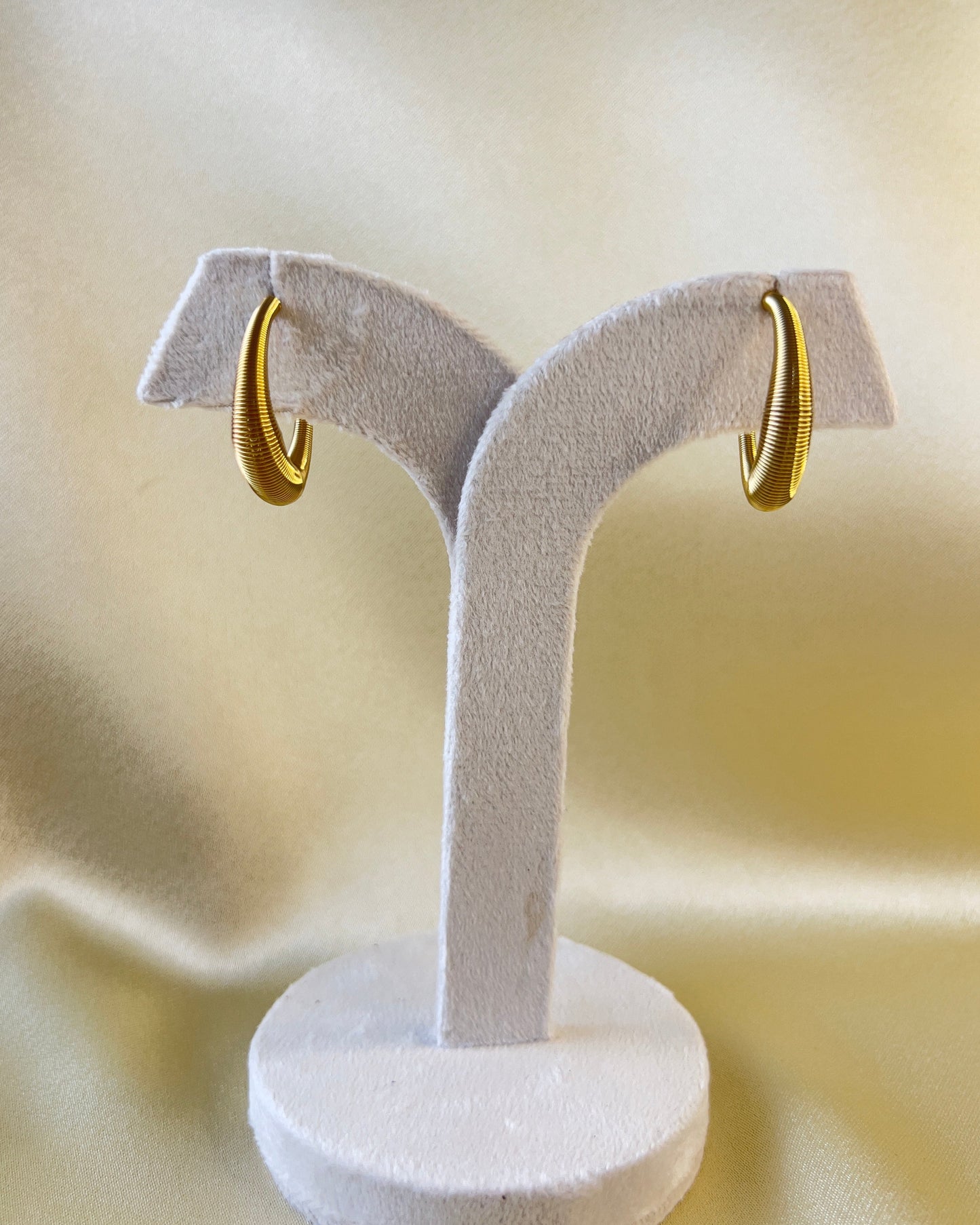 Cleo Coil Hoops