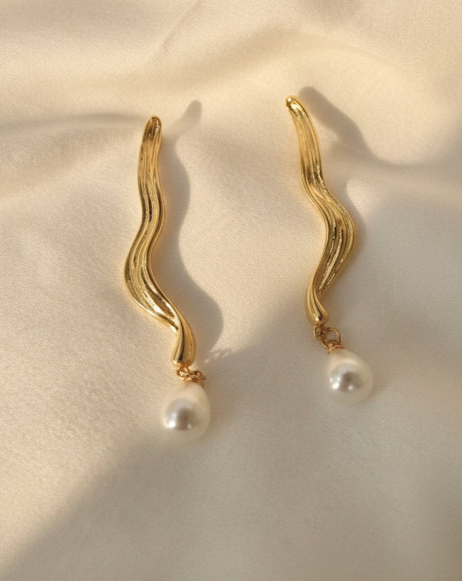 Wavy Pearl Drops